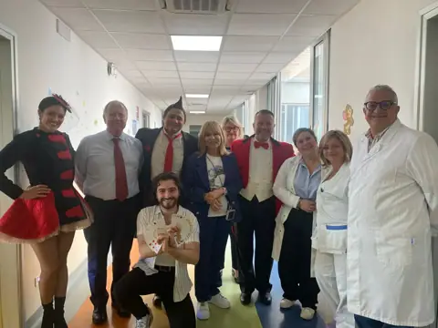Gli artisti dell’International Circus Festival of Italy  in pediatria