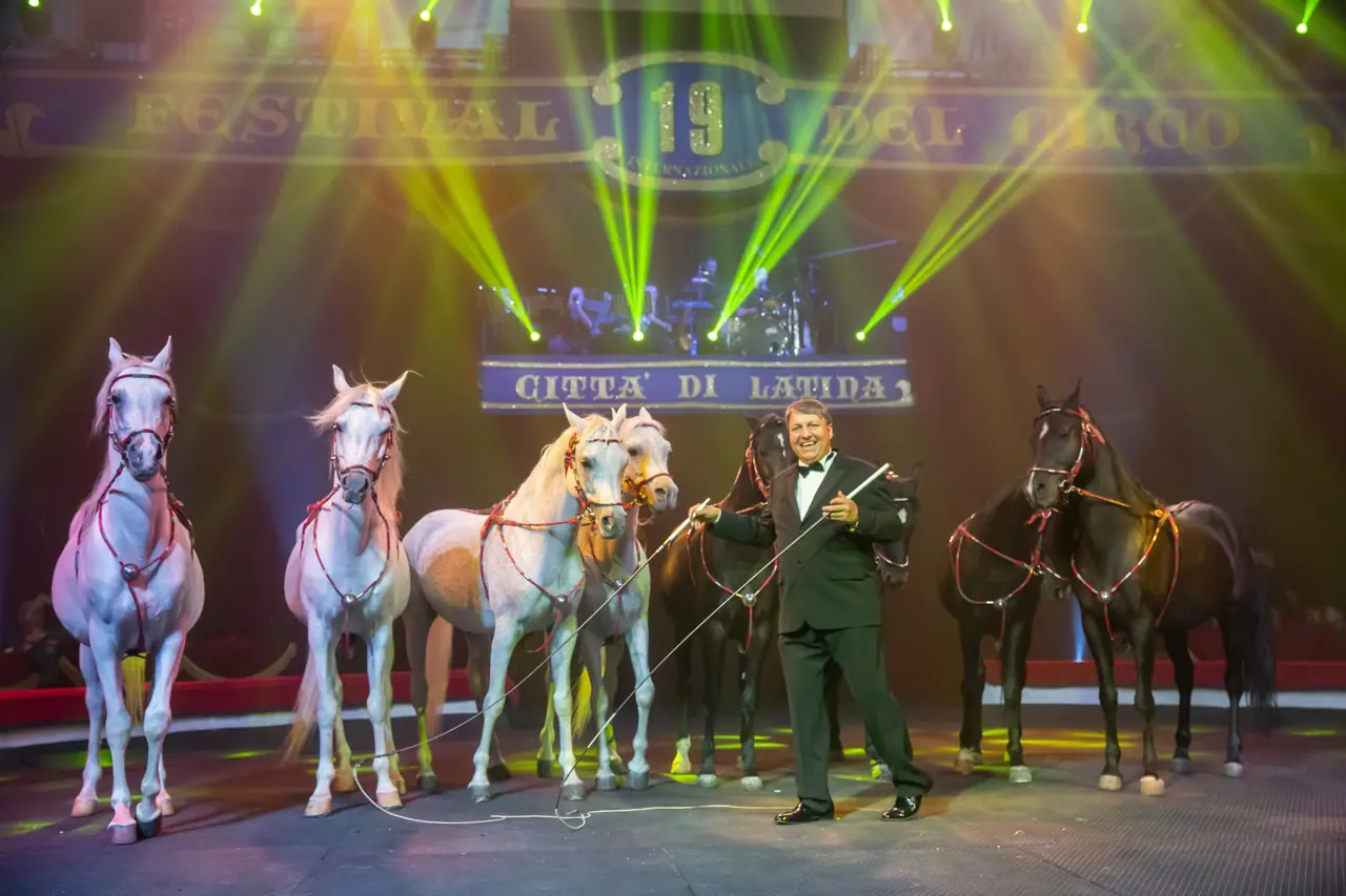 The Special 25th Anniversary edition of the International Circus Festival of Italy will be celebrated by performances in the ring of the very best representatives of Italy’s most prominent historical Circus families: this year’s Festival is honoured by the presence of renowned performer FLAVIO TOGNI, who will be representing his celebrated Circus family as Special Guest at the event.
